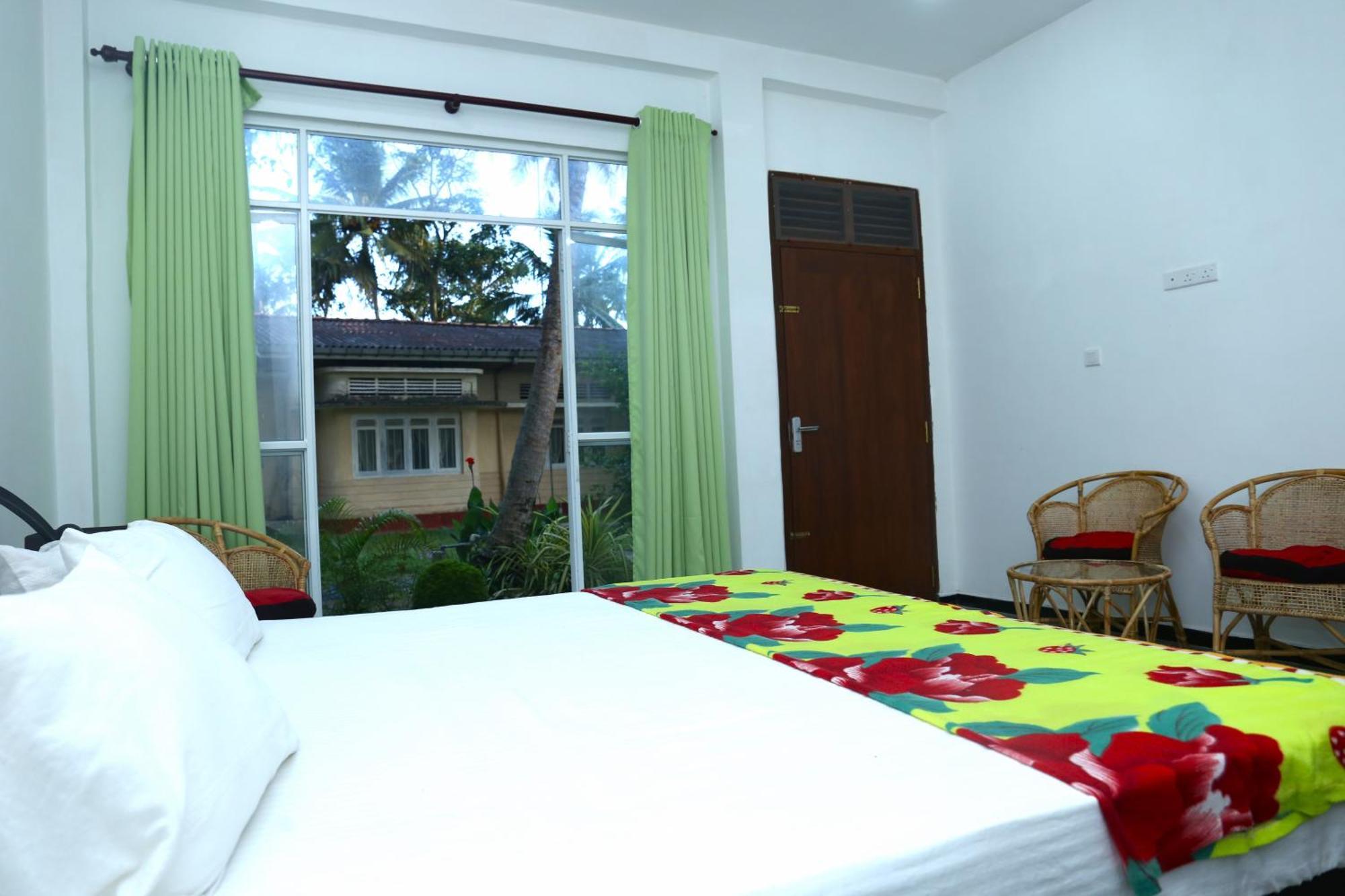 Sandy Palms Guesthouse 希克杜沃 外观 照片